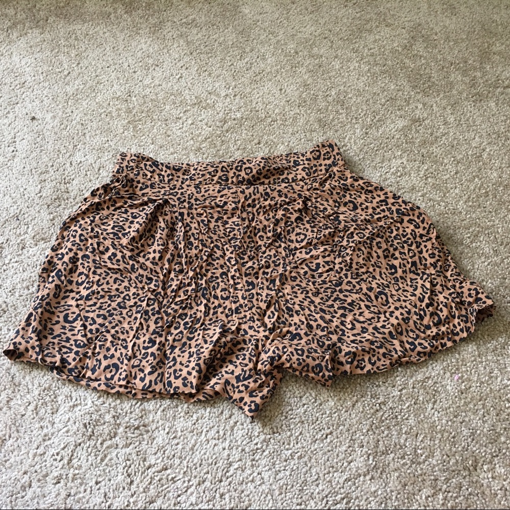 Cute H&M leopard print shorts